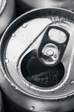Konserve bira açtı