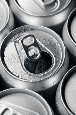 Konserve bira açtı