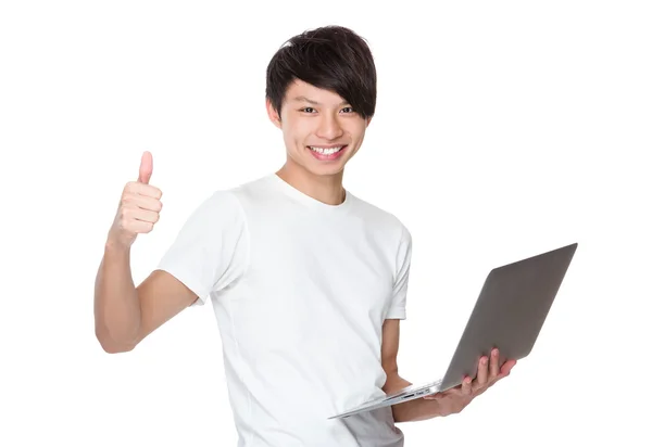 Asiatico giovane uomo in bianco t-shirt — Foto Stock