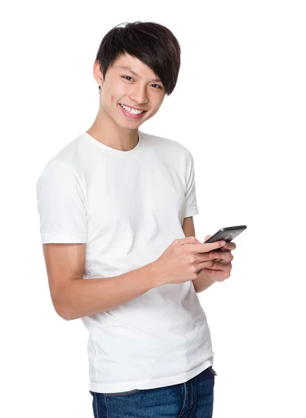 Asiático guapo hombre en blanco camiseta — Foto de Stock