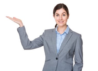 Beyaz genç iş kadını iş kıyafeti