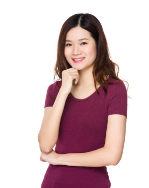 kırmızı t-shirt genç Asyalı kadın