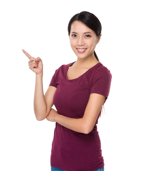 Asiática joven mujer en rojo camiseta —  Fotos de Stock