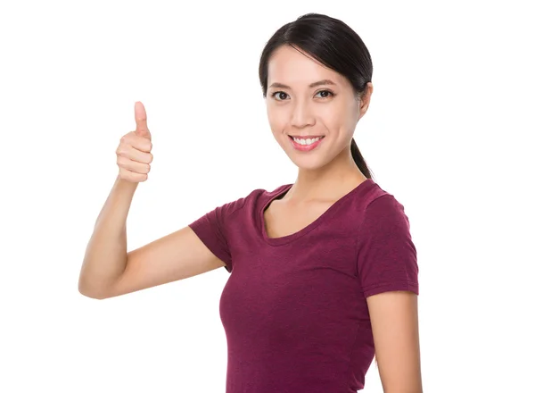 Asiática joven mujer en rojo camiseta — Foto de Stock