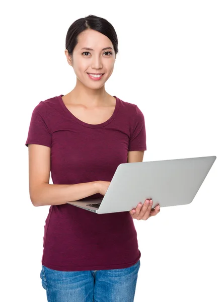 Asiática joven mujer en rojo camiseta —  Fotos de Stock