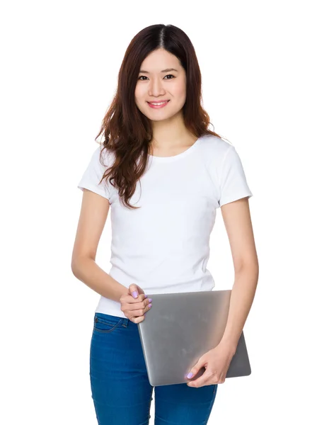 Joven asiática mujer en blanco camiseta — Foto de Stock