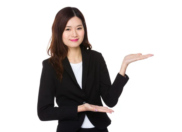 Young asian buisnesswoman in business suit — Stock Photo, Image