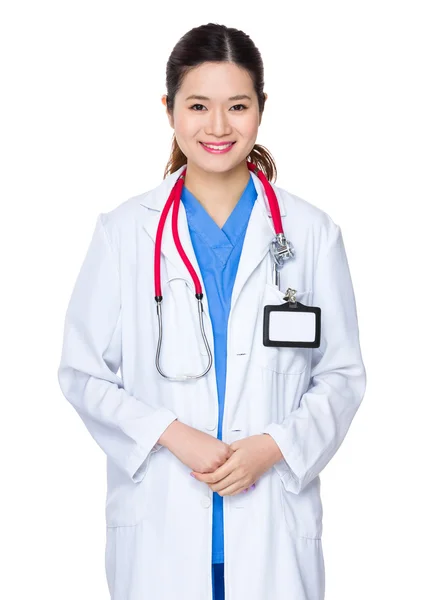 Asiático mujer médico en blanco abrigo — Foto de Stock