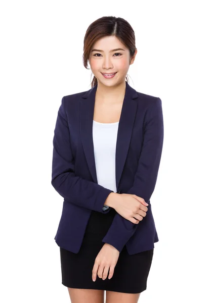 Молодая азиатская бизнесвумен в деловом костюме — стоковое фото