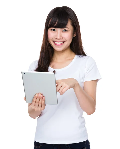 Asiatico giovane donna in bianco t-shirt — Foto Stock