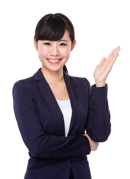 Giovane asiatica buisnesswoman in abito da lavoro — Foto Stock