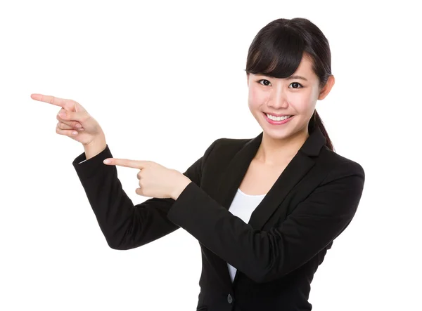 Young asian buisnesswoman in business suit — Stock Photo, Image