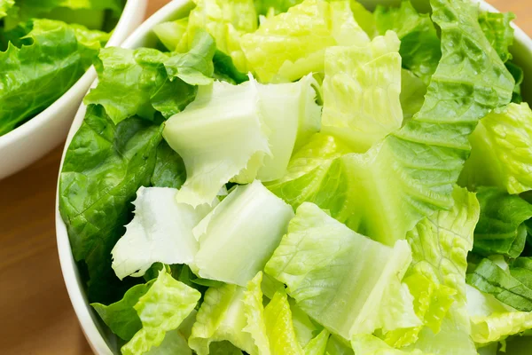 Ensalada de lechuga en tazones —  Fotos de Stock