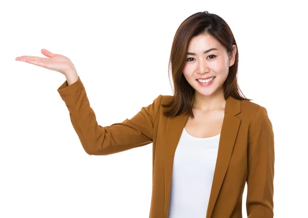 Young asian buisnesswoman in business suit — Stock Photo, Image