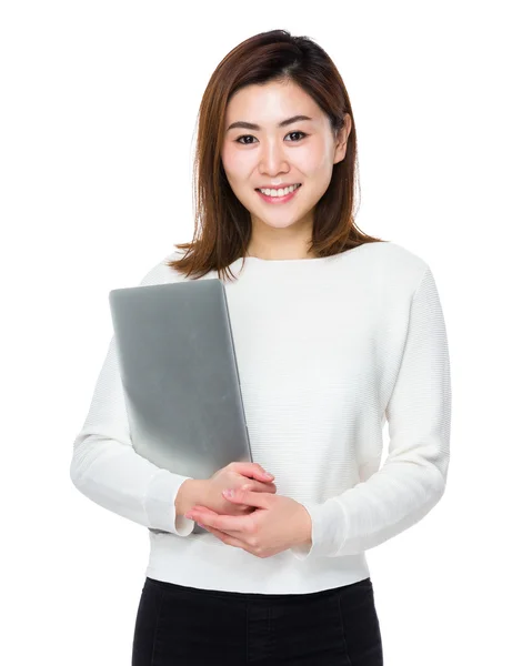 Jovem asiático mulher no branco suéter — Fotografia de Stock