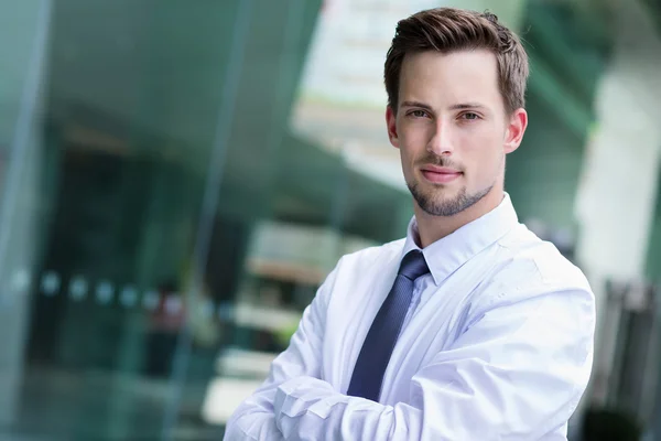 Caucasian businessman in white shirt at outdoor — Stock Photo, Image