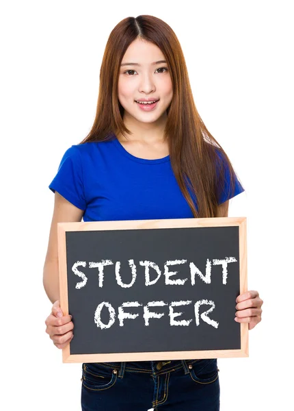 Aziatische vrouw in blauw t-shirt met blackboard — Stockfoto