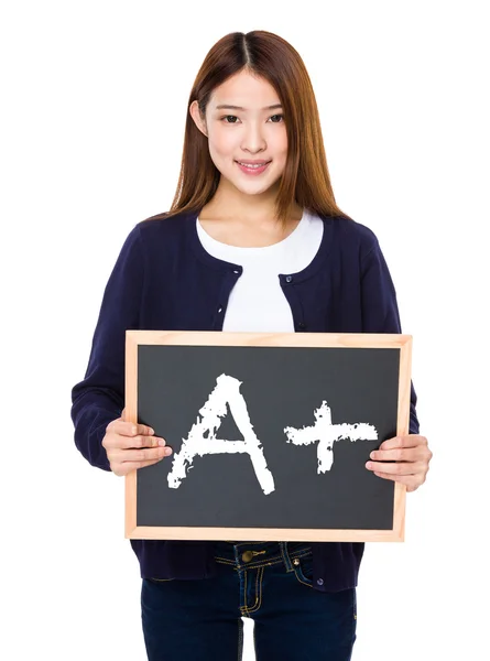 Ásia mulher no azul cardigan com blackboard — Fotografia de Stock