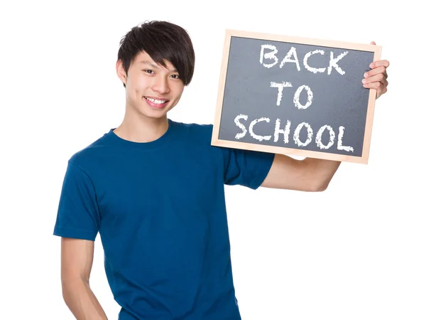 Asiatisk man i blå t-shirt med blackboard Stockfoto