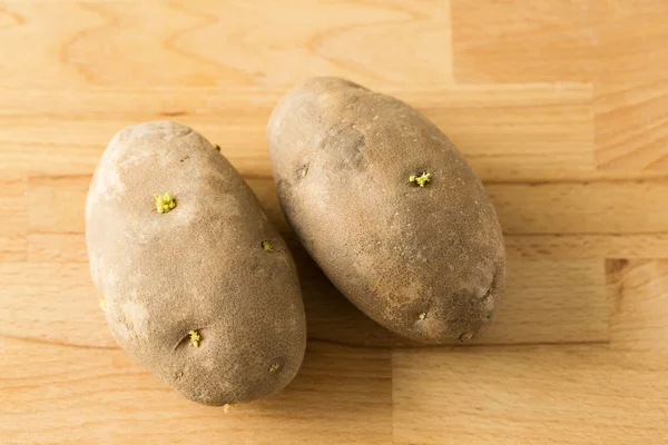 Two potatoes on table — Stock Photo, Image