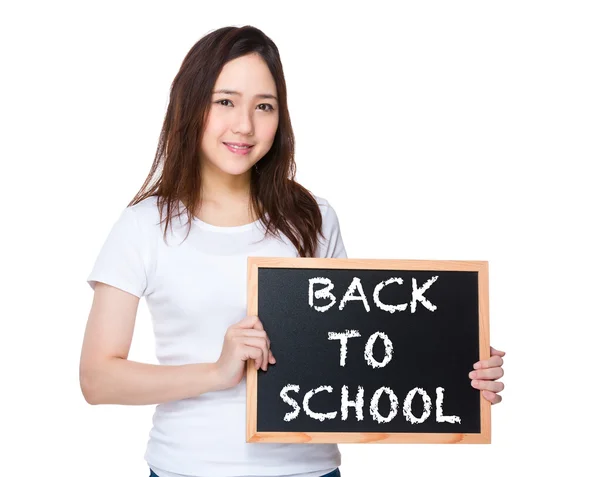 Ásia mulher no branco t-shirt com blackboard — Fotografia de Stock