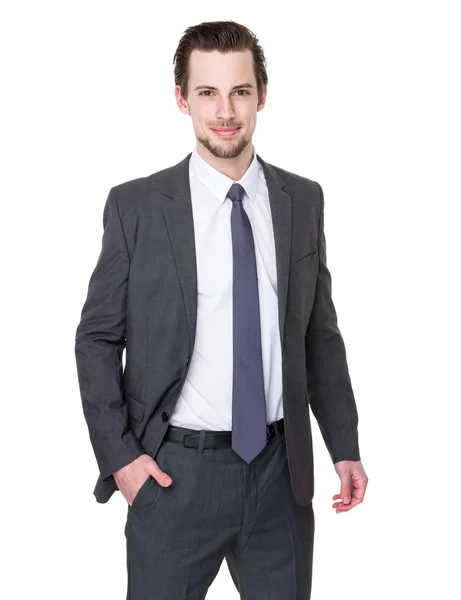Молодой привлекательный бизнесмен в деловом костюме — стоковое фото