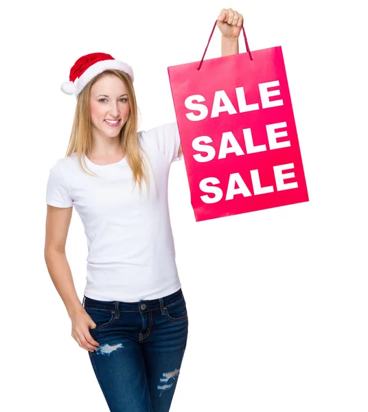 Mujer en sombrero de Navidad con bolsa de papel —  Fotos de Stock