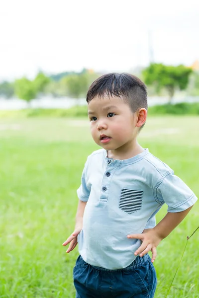 Carino asiatico piccolo ragazzo — Foto Stock