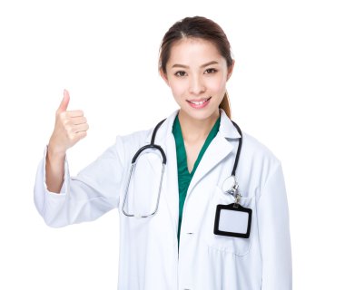 Asyalı kadın doktor beyaz ceket