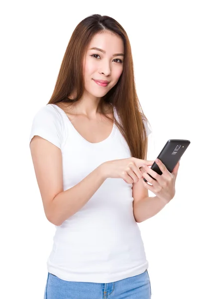 Mujer joven asiática en camiseta blanca — Foto de Stock