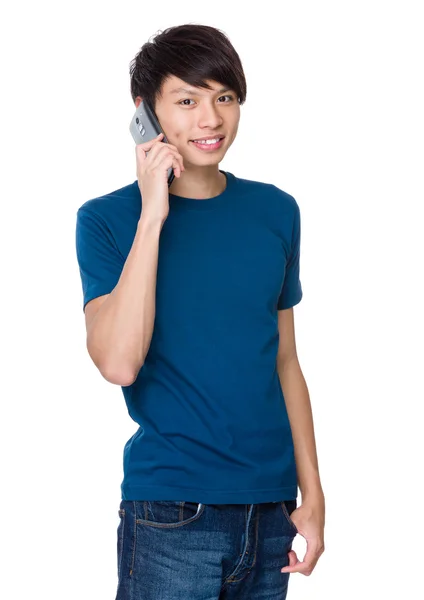 Asiático bonito homem em azul t-shirt — Fotografia de Stock