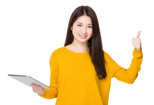 Azjatyckie młode kobiety w żółtą bluzę — Zdjęcie stockowe