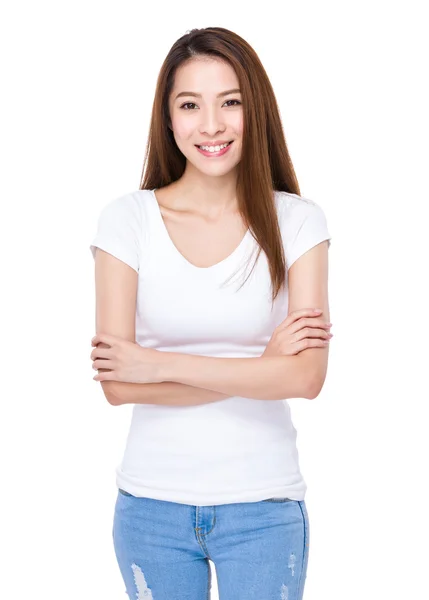 Ασιατικές νεαρή γυναίκα στο λευκό t-shirt — Φωτογραφία Αρχείου