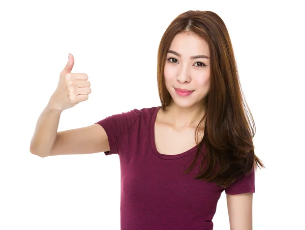 Asiática joven mujer en rojo camiseta — Foto de Stock