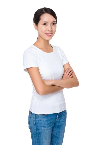 亚洲的年轻女子，在白色 t 恤 — 图库照片