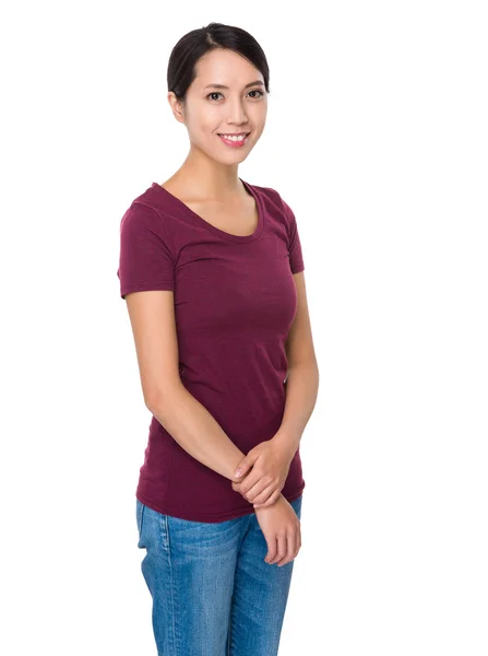 Asiática joven mujer en rojo camiseta — Foto de Stock