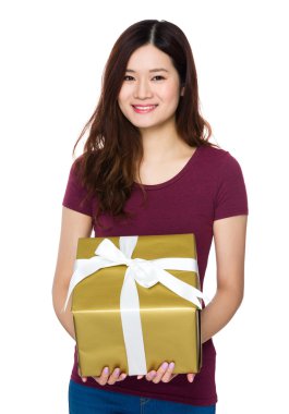 kırmızı t-shirt genç Asyalı kadın