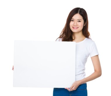 Beyaz t-shirt genç Asyalı kadın