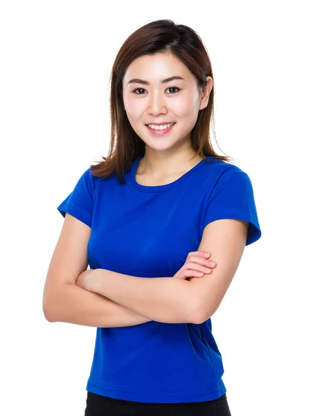 Joven mujer asiática en camiseta azul — Foto de Stock