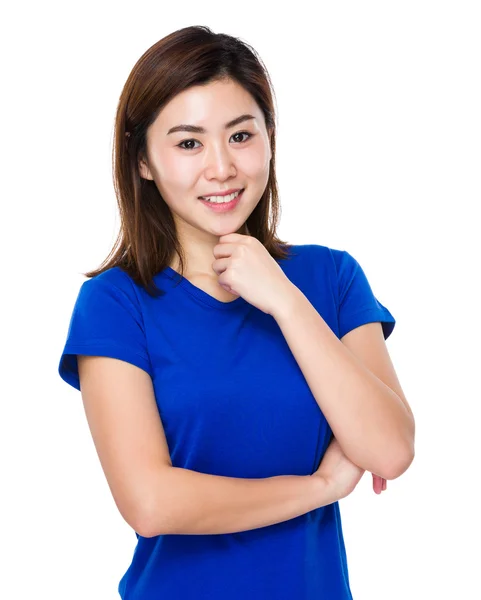 Jovem mulher asiática em azul t-shirt — Fotografia de Stock