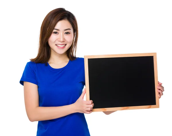 Jeune femme asiatique en t-shirt bleu — Photo