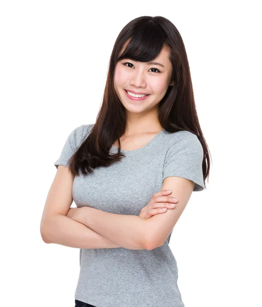 Asiatische junge Frau im grauen T-Shirt — Stockfoto