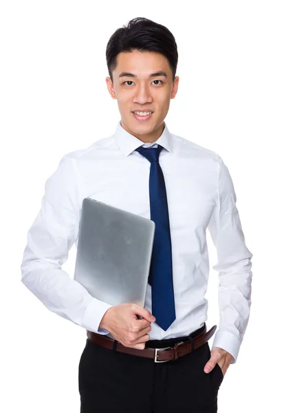 Бизнесмен держит компьютер — стоковое фото