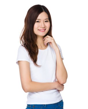 gülümseyen genç Asyalı kadın