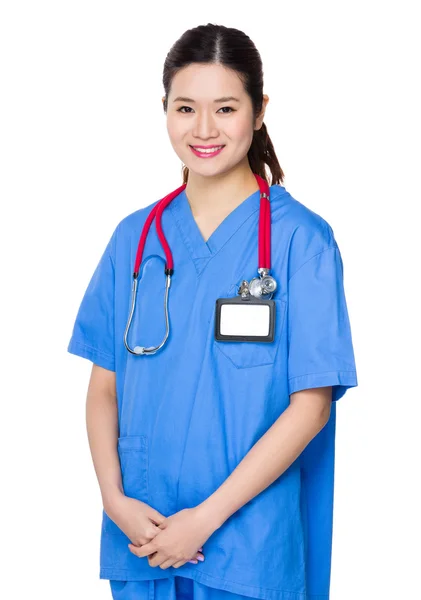 Azjatycki lekarz uśmiechający się — Zdjęcie stockowe