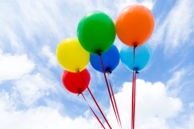 Renkli Hava balonlar gökyüzünde
