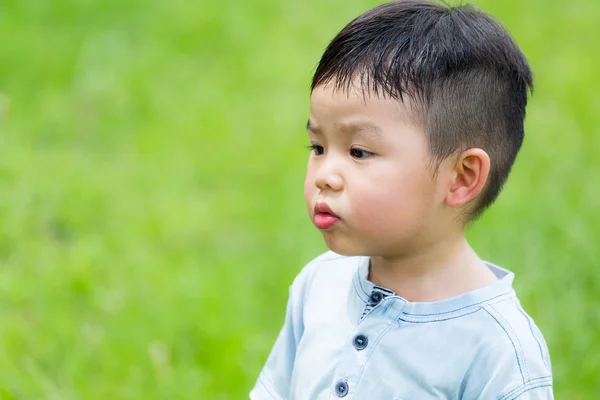 Söt asiatisk liten pojke — Stockfoto