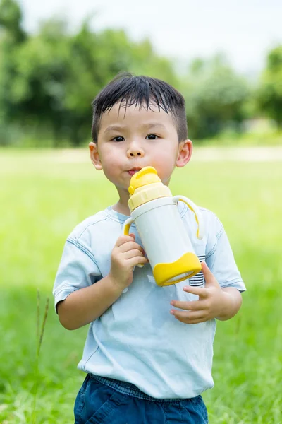 Lindo asiático pequeño chico — Foto de Stock