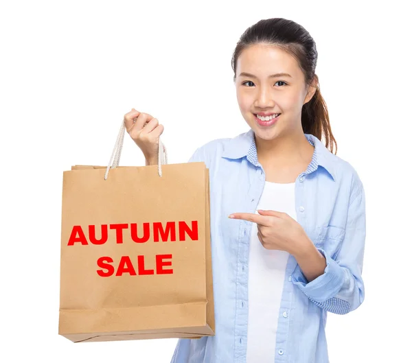 Asiatico giovane donna con shopping bags — Foto Stock