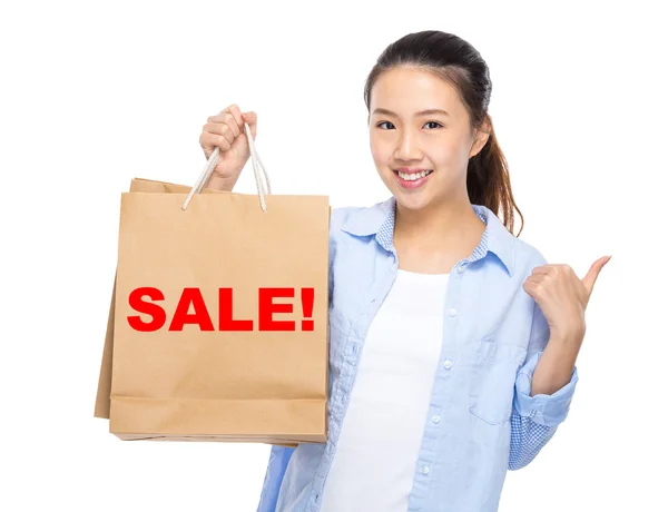 Asiática joven mujer con bolsas de compras —  Fotos de Stock